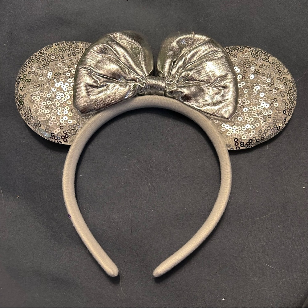 Disney Minnie Mouse Silver Sequin Ears Headband Metallic platinum Gray White Bow